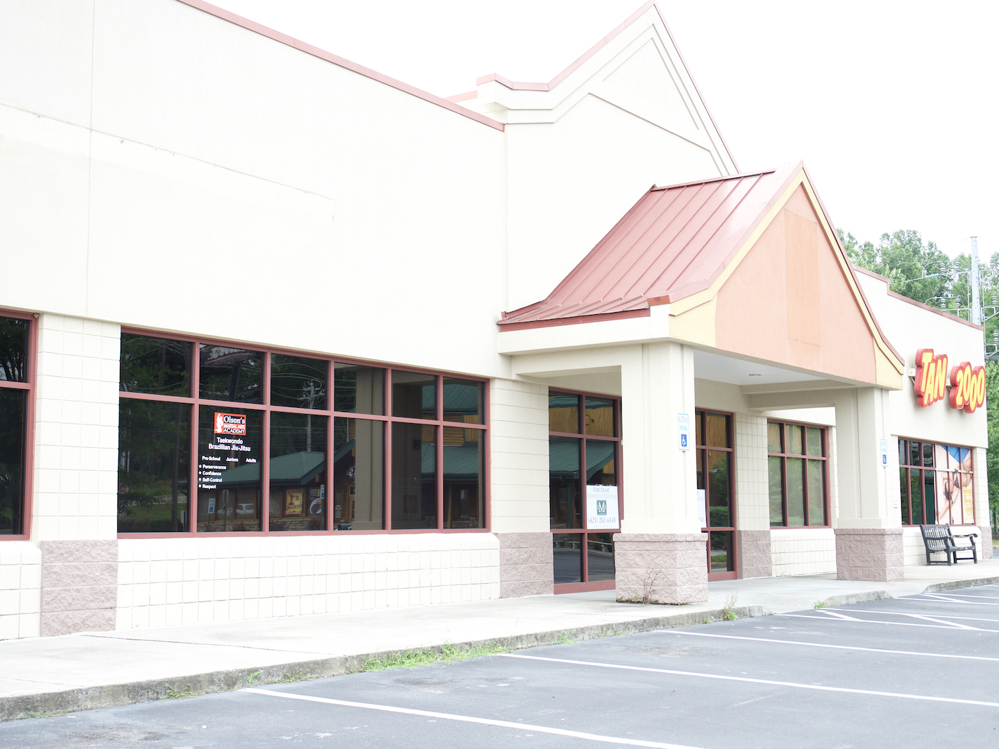 1900 North Roan Street Johnson City,Tennessee 37601,Restaurant/Professional Office Space,North Roan Street,1013